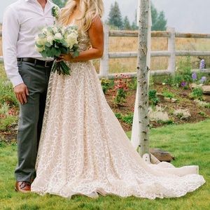 Gorgeous geometric plunging A-Line wedding dress!